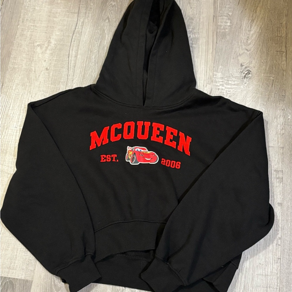 Disney Pixar Cars Hoodie Womens size Xs Black 2006 Lighting McQueen Cropped Boxy